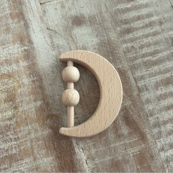 Wooden Moon Teether Rattle Rory - Picture 2 of 3